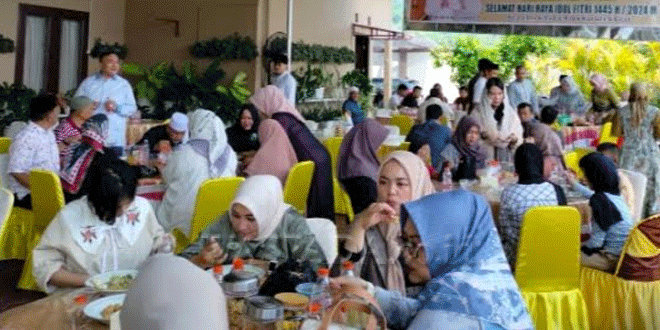 Acara-Open-House-Lebaran-Idul-Fitri-di-Kediaman,-HM