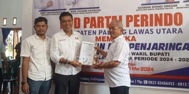 H-Hariro-saat-mendaftarkan-diri-ke-DPC-PDIP,-DPD-Partai-Perind