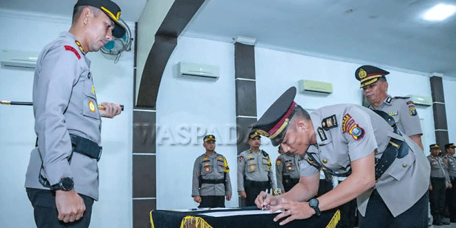 Kapolres-Sergai-AKBP-Oxy-Yudha-diabadikan-bersama-Kabag-Log-AKP-Chandra-Tua-Situmorang-dan-Kompol-Ramsey-Samosir-di-Aula-Patriatama-2