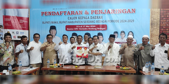 Darma-Wijaya-saat-mendaftar-ke-kantor-DPC-Partai-Gerindra-2