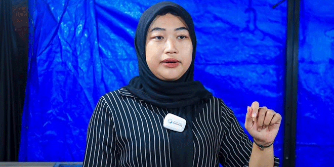 Putri,-salah-seorang-pelaku-UMKM-saat-pagelaran-MTQ-ke-57-Tingkat-Kota-Medan-20242