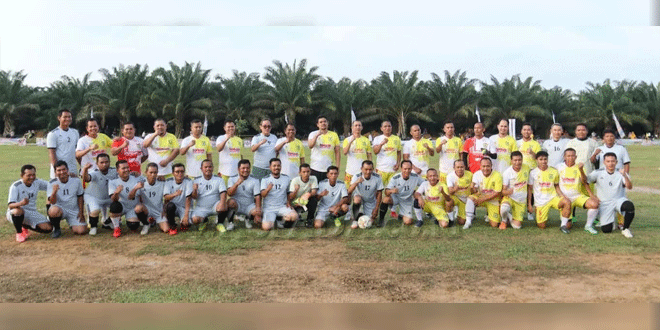 Pembukaan-Piala-Bupati-Sergai,-Bobby-Nasution-Main-Bola-Bareng-Darma-Wijaya