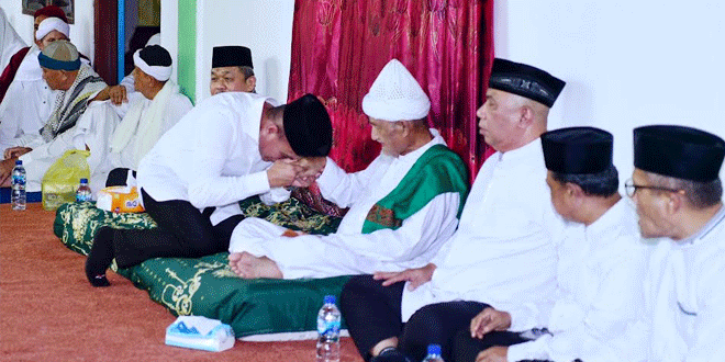 Hadir-di-Tengah-Jamaah-Thariqat-Naqsabandiyah,-Edy-Rahmayadi-Sampaikan-Niat-Maju-di-Pilgubsu-2024.gif-2