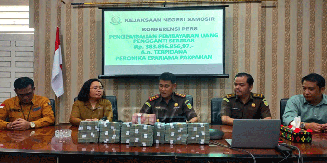 Kejari-Samosir-Eksekusi-Uang-Pengganti-Kasus-Korupsi-APBDes-TA-2021