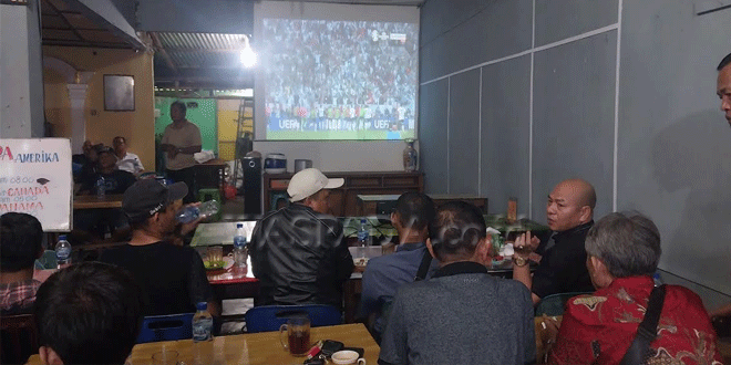 Nobar-Euro-2024-Bareng-Nikson-Nababan-di-Siantar.gif-2