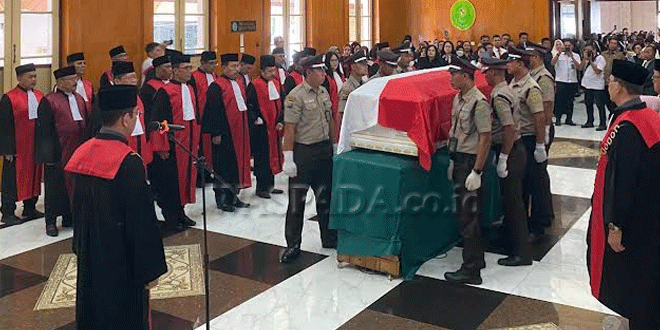 PN-Medan-Gelar-Prosesi-Pelepasan-Jenazah-Hakim-Oloan-Silalahi.gif-2