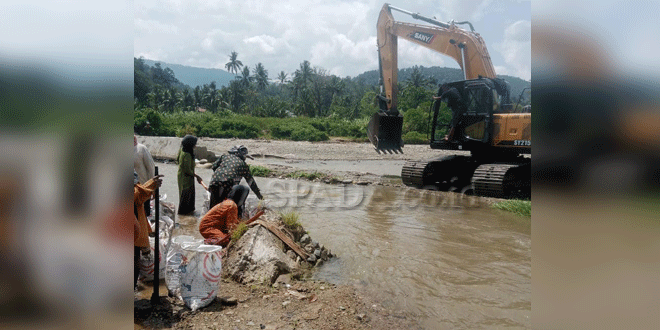 Saluran-Irigasi-Muara-Patontang-Akhirnya-Diperbaiki.gif-2