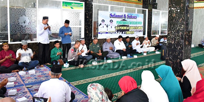 Bupati-Samosir-Berangkatkan-2-Orang-Jemaah-Umroh-ke-Tanah-Suci-2