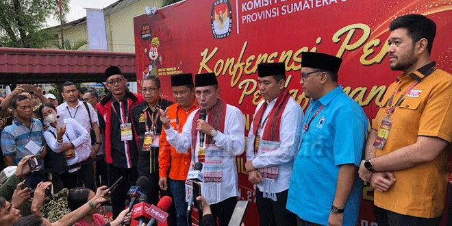 Pasangan-Edy-Rahmayadi-Hasan-Basri-Sagala-Resmi-Mendaftar-di-KPU-Sumut-.gif-2