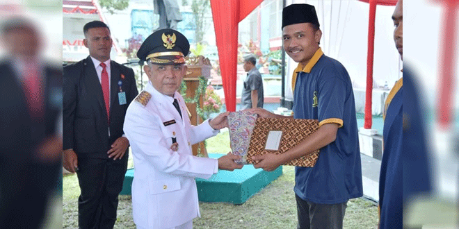 Pj-Bupati-Mohd-Tanwier-Serahkan-Remisi-Kepada-219-Narapidana-Rutan-Kelas-IIB-di-HUT-RI-ke-79-2