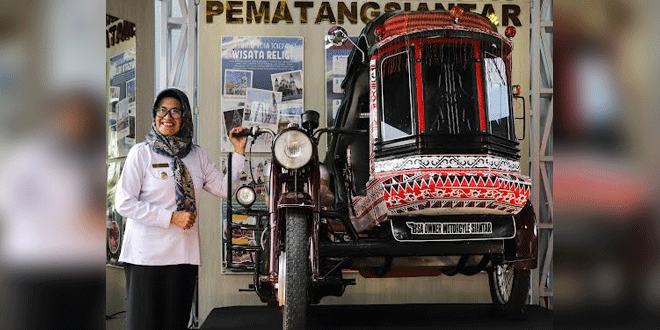 Display-Becak-Pematangsiantar-Hadir-di-Bandara-Kualanamu,-Ayo-ke-Sian-ar.gif-8