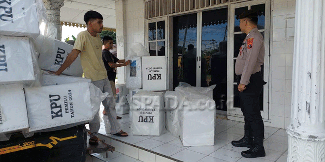 Polres-Labuhanbatu-melakukan-pengamanan-di-gudang-logistik-KPU-Labuhanbatu.gif-2