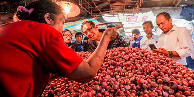 Calon-Wali-Kita-Rico-Waas-Cari-Solusi-Permasalahan-di-Pasar-Tradisional--2