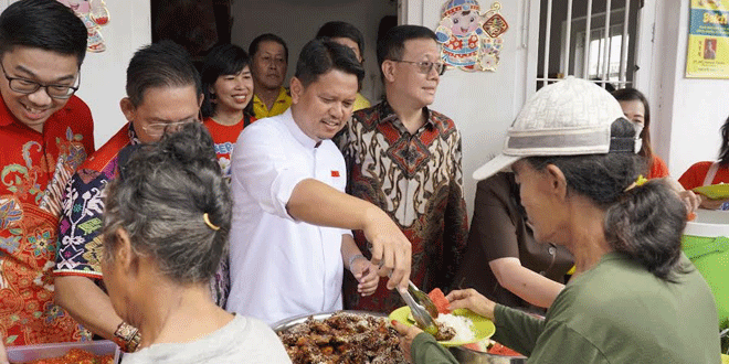 Makan-Bubur-Bersama-Ratusan-Lansia,-Prof-Ridha-Ini-Kegiatan-Positif-dan-Perlu-Didukung-2