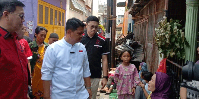 Ridha-Kunjungi-Korban-Kebakaran-di-Medan-Area,-Naila-Om-Bantu-Aku,-Baju-Sekolahku-Enggak-Ada-2