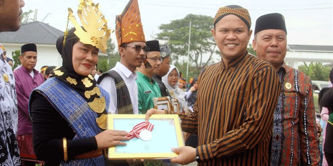 Pemkab-Sergai-memperingati-Hari-Guru-Nasional-di-Halaman-Kantor-Bupati-Sergai-2