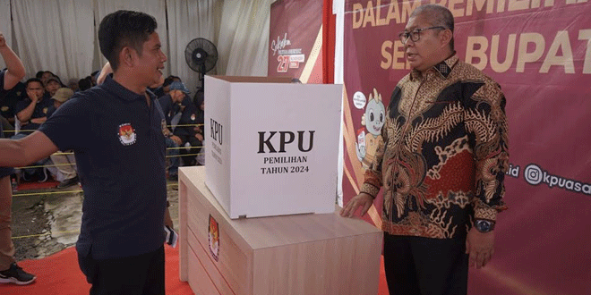 Pj-Sekda-saat-mengikuti-kegiatan-simulasi-di-kantor-KPU-Asahan-2