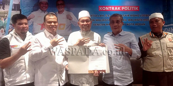 Pasangan HIRO Tandatangani kontrak politik, Sabtu (24/11) malam. (WOL Photo)