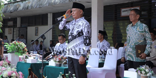 Bupati-Asahan-pimpin-upacara-Hari-Guru-ke-60-di-UPTD-SMPN-I-Simpang-Empat-2