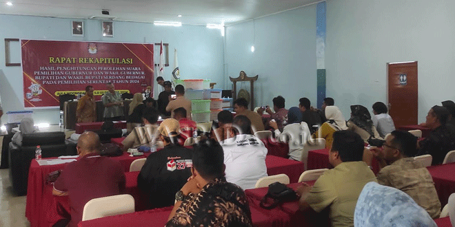 Suasana-rapat-rekapitulasi-hasil-penghitungan-perolehan-suara-pemilihan-Gubernur--2